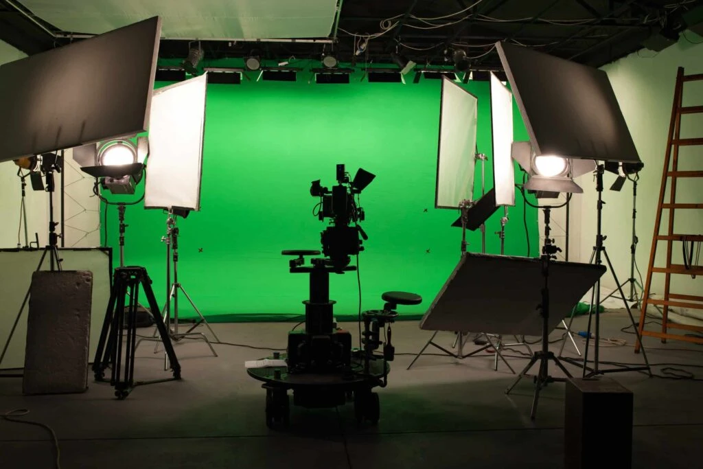 Studie med greenscreen, lys og kamera